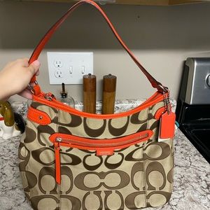 Daisy Signature Hobo